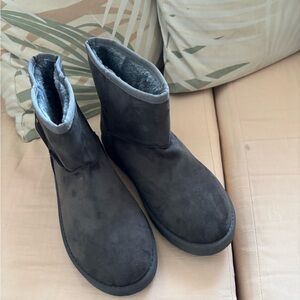 Women's Winter Boots in Gray